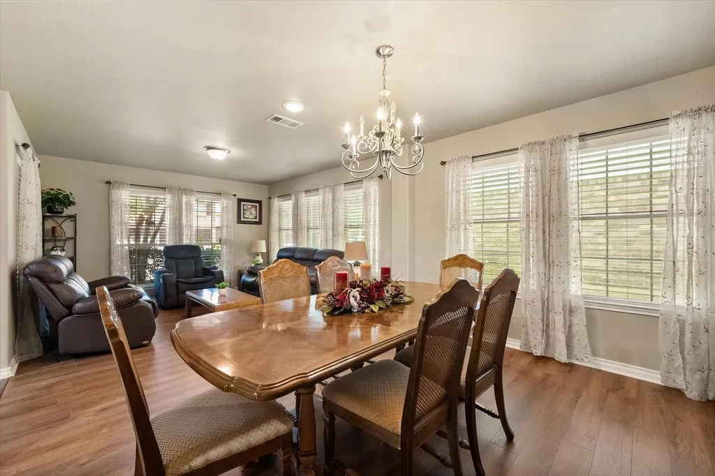 2739 Ferdinand Grand Prairie TX 75054
