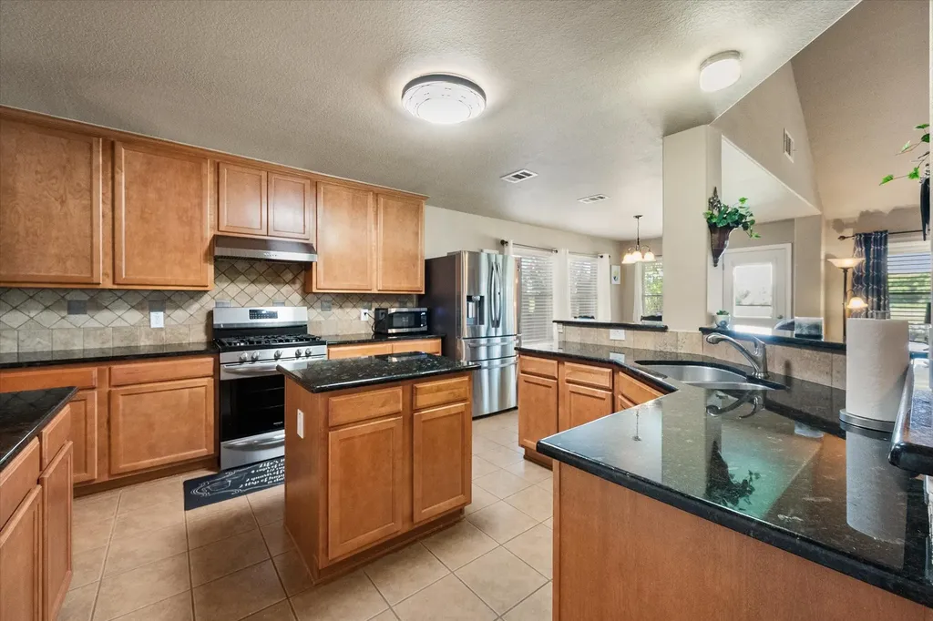 2739 Ferdinand Grand Prairie TX 75054