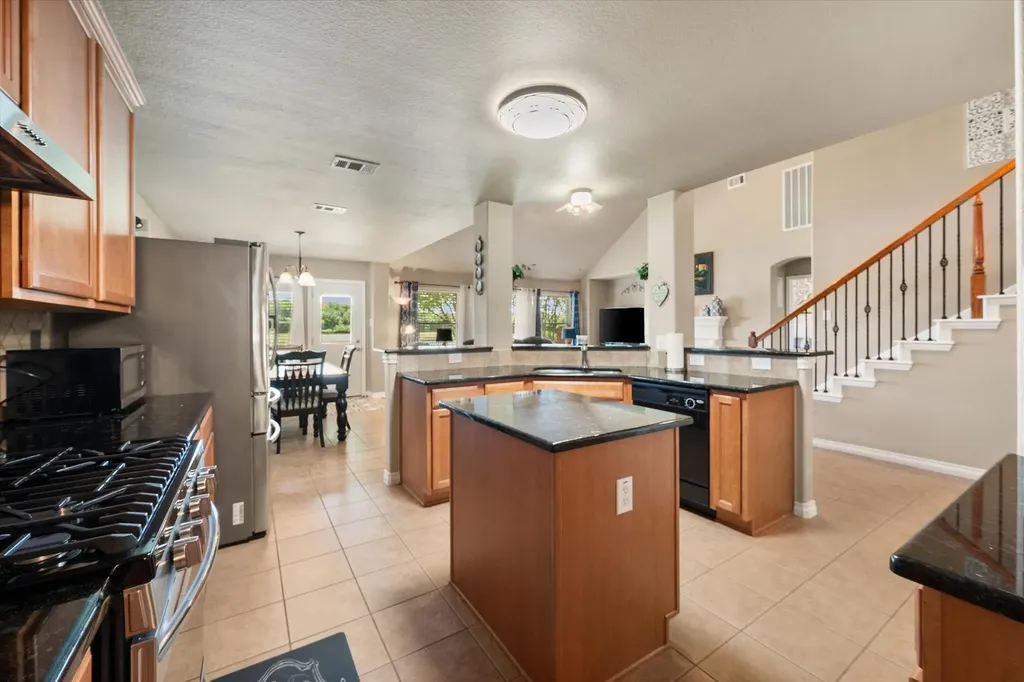 2739 Ferdinand Grand Prairie TX 75054