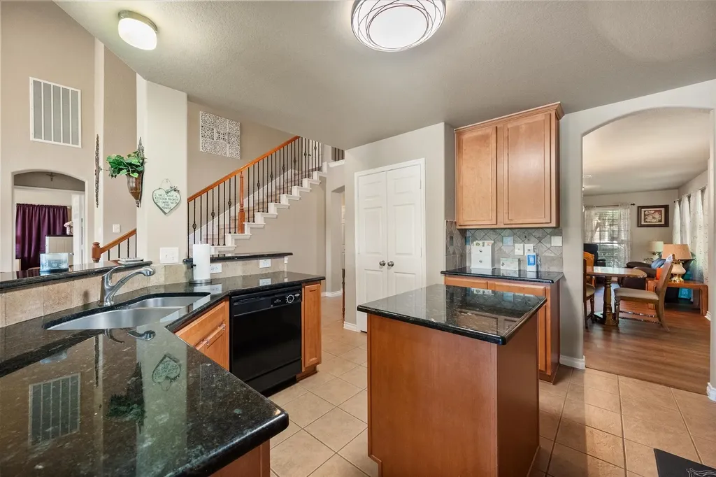 2739 Ferdinand Grand Prairie TX 75054