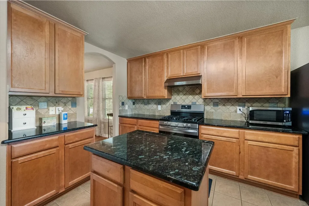 2739 Ferdinand Grand Prairie TX 75054