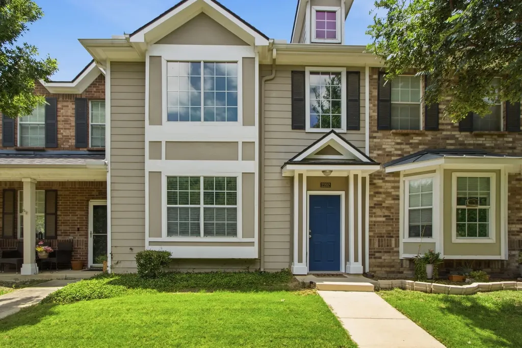 2202 Sandshell Street Bedford TX 76021