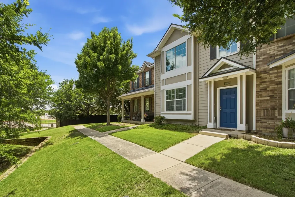 2202 Sandshell Street Bedford TX 76021
