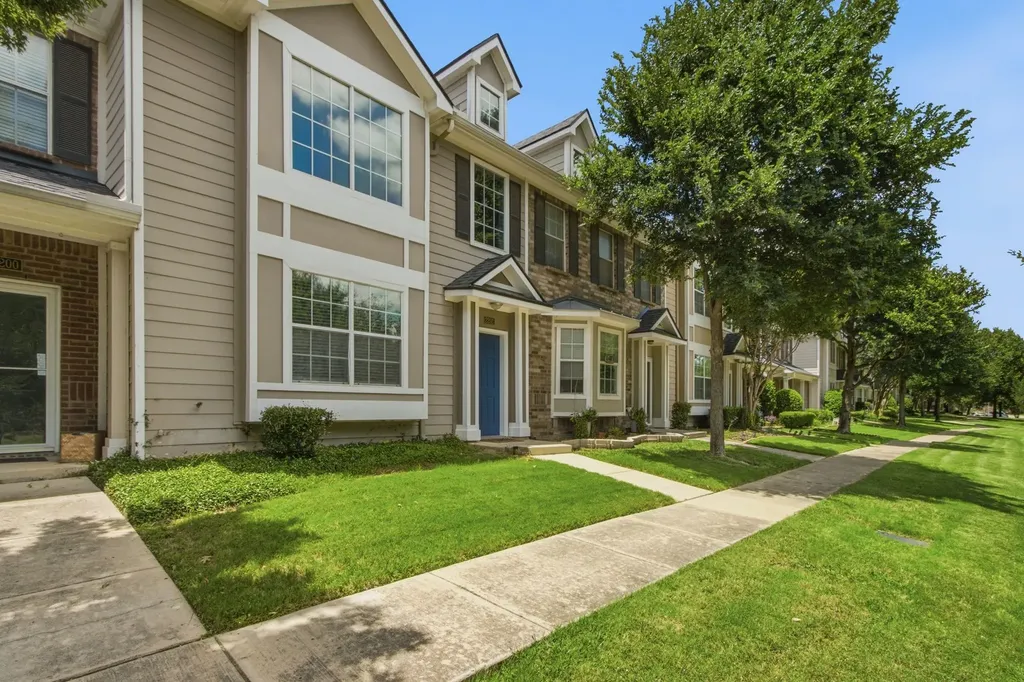 2202 Sandshell Street Bedford TX 76021