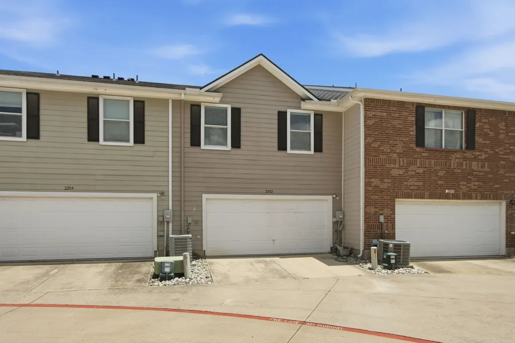 2202 Sandshell Street Bedford TX 76021