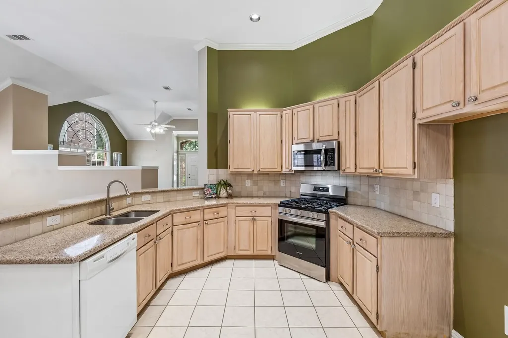 6852 High Field Trail Plano TX 75023