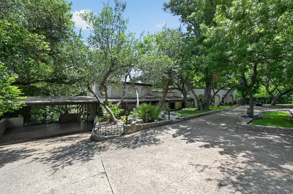 7044 Comanche Trail Austin TX 78732