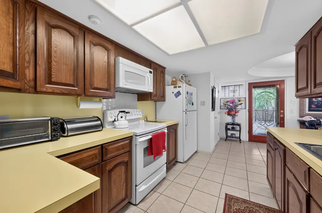 7044 Comanche Trail Austin TX 78732