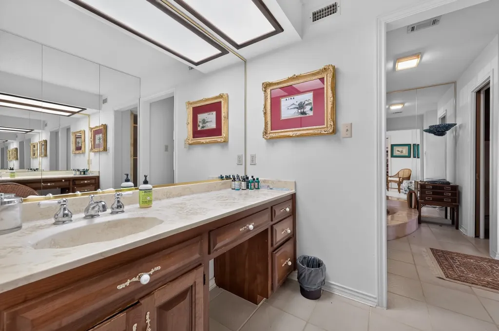 7044 Comanche Trail Austin TX 78732