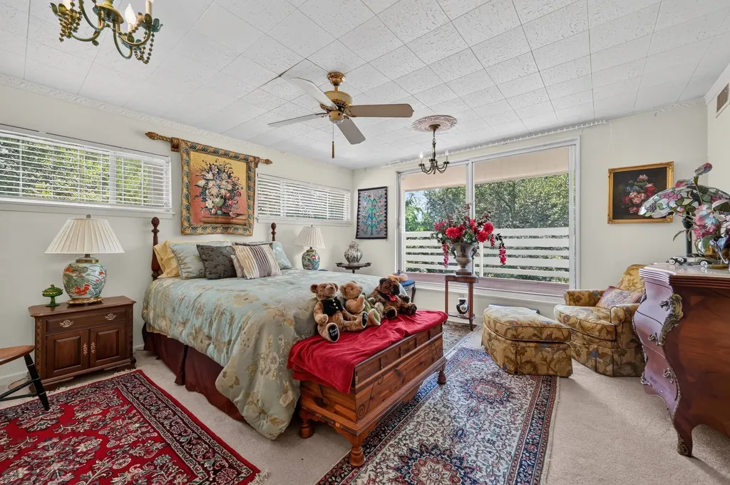 7044 Comanche Trail Austin TX 78732