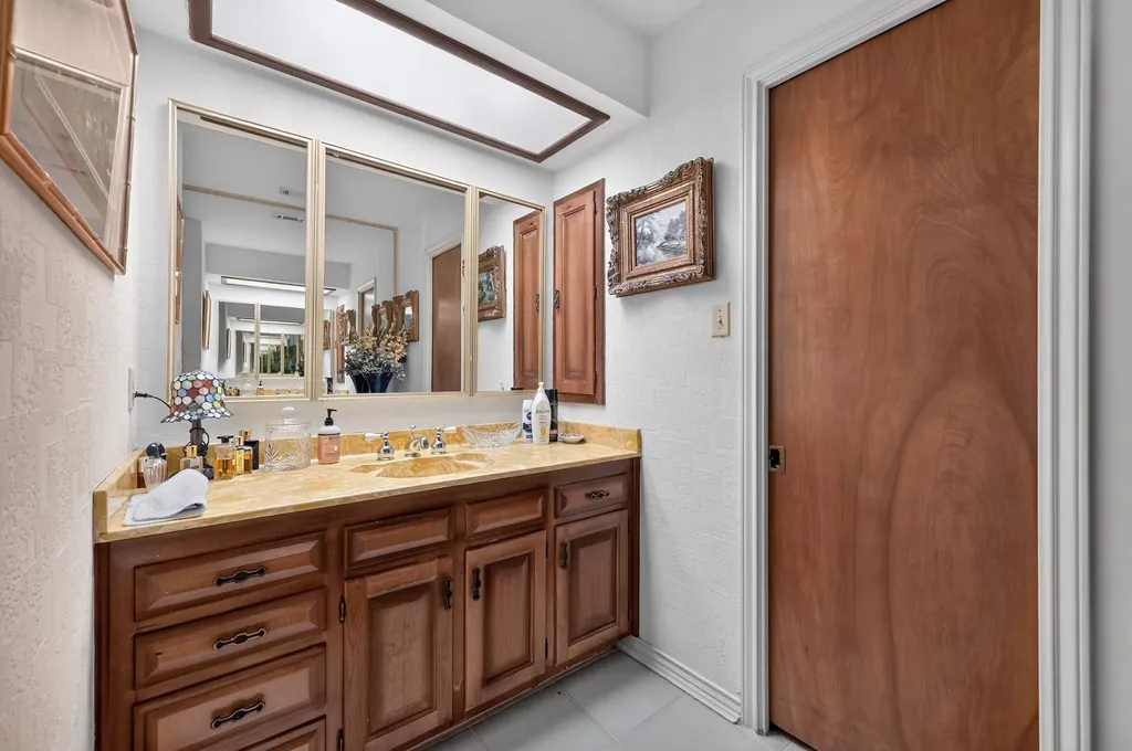 7044 Comanche Trail Austin TX 78732