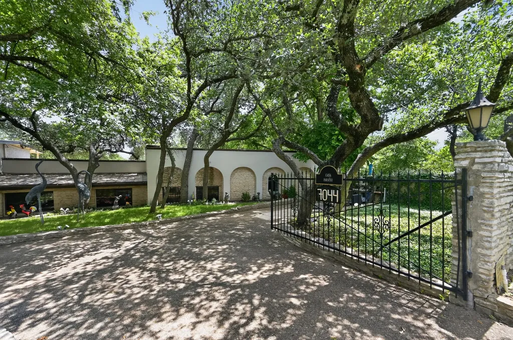 7044 Comanche Trail Austin TX 78732