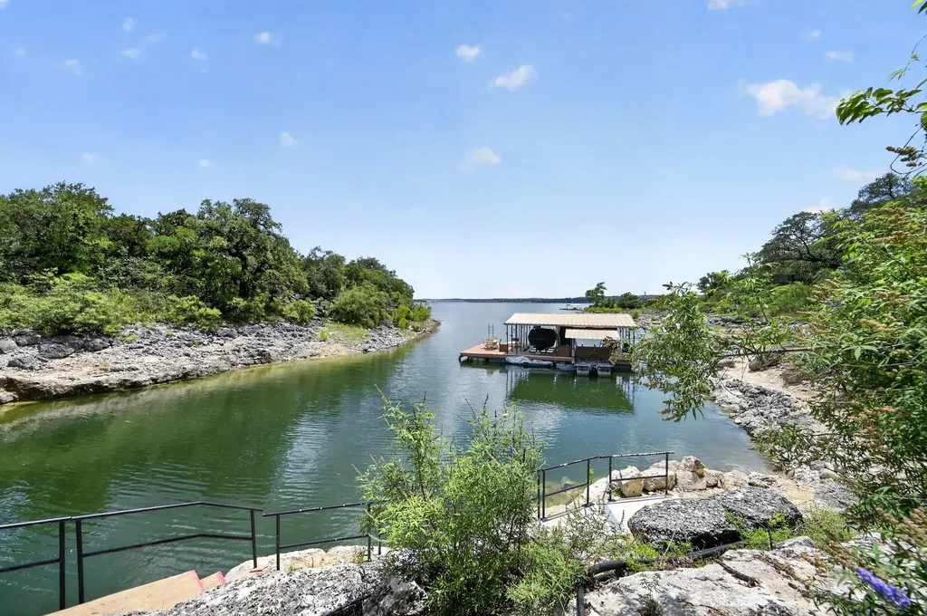 7044 Comanche Trail Austin TX 78732