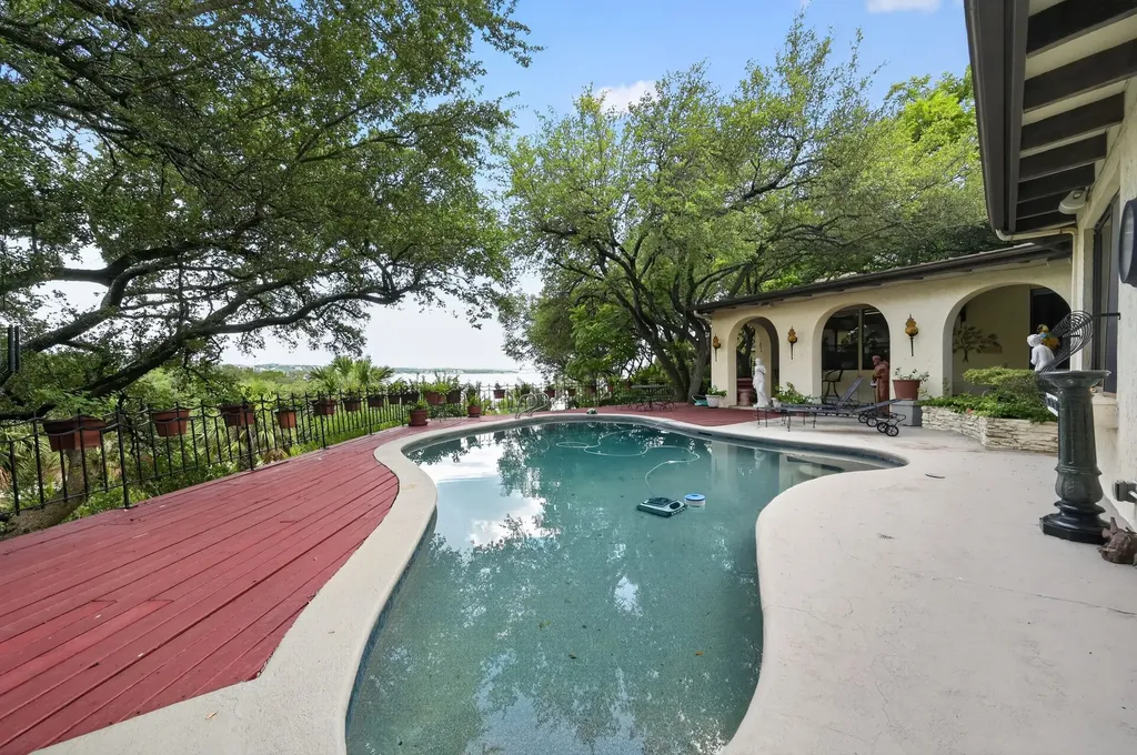 7044 Comanche Trail Austin TX 78732