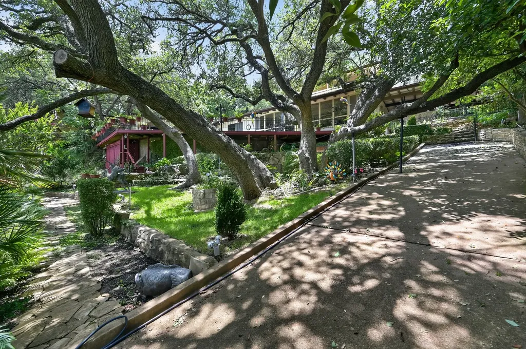 7044 Comanche Trail Austin TX 78732