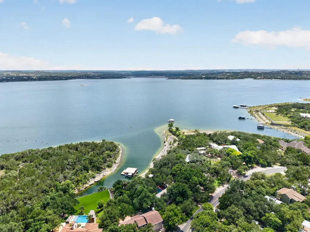 7044 Comanche Trail Austin TX 78732