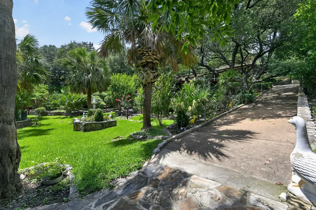 7044 Comanche Trail Austin TX 78732