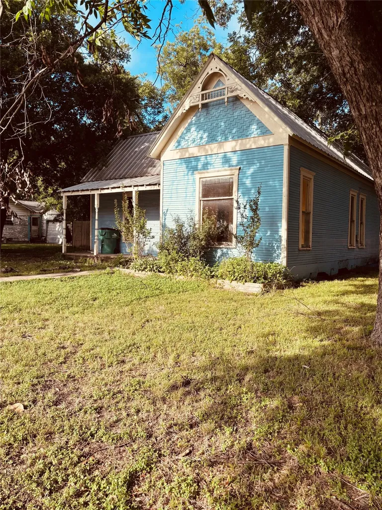307 S Avenue D Clifton TX 76634