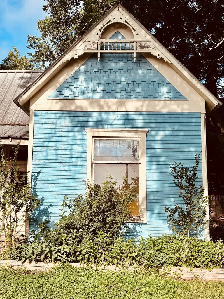 307 S Avenue D Clifton TX 76634