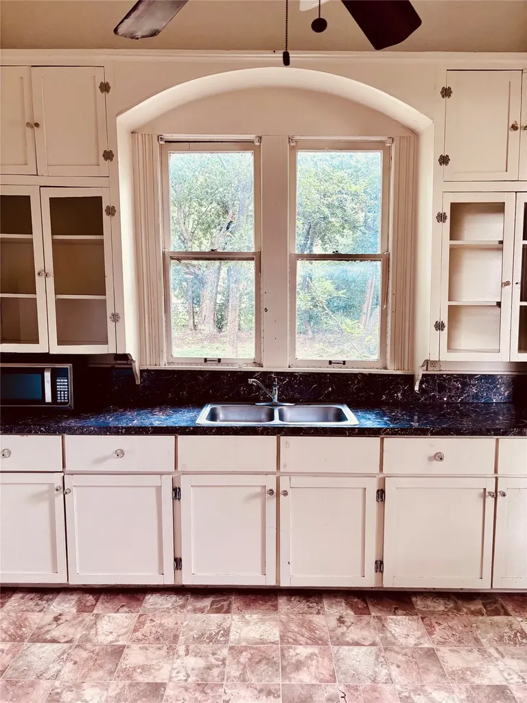 307 S Avenue D Clifton TX 76634