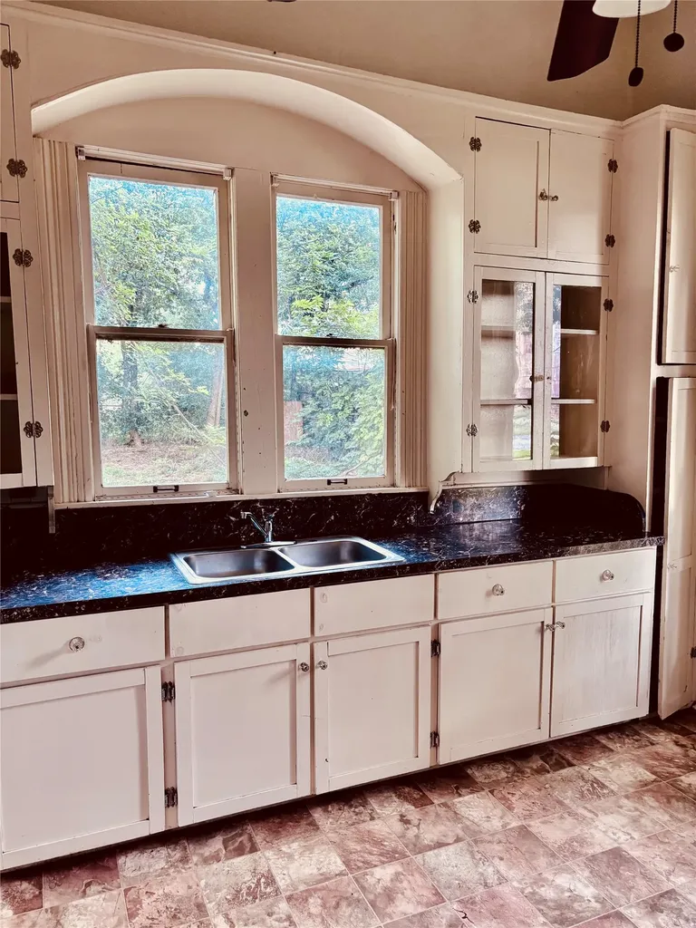 307 S Avenue D Clifton TX 76634