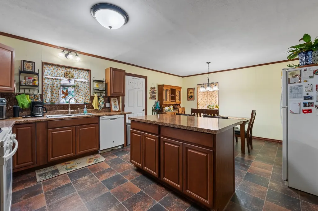 402 College Street Grandview TX 76050