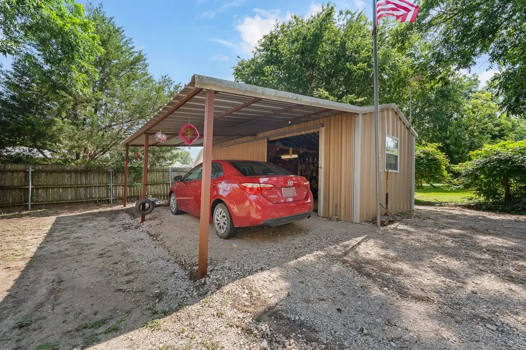 402 College Street Grandview TX 76050