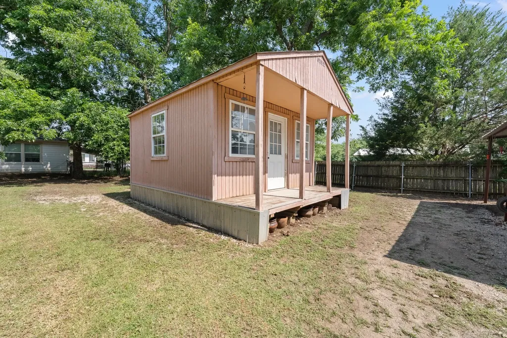 402 College Street Grandview TX 76050