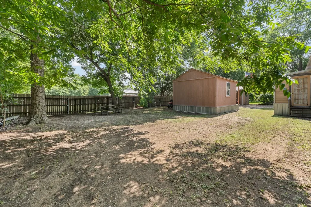 402 College Street Grandview TX 76050
