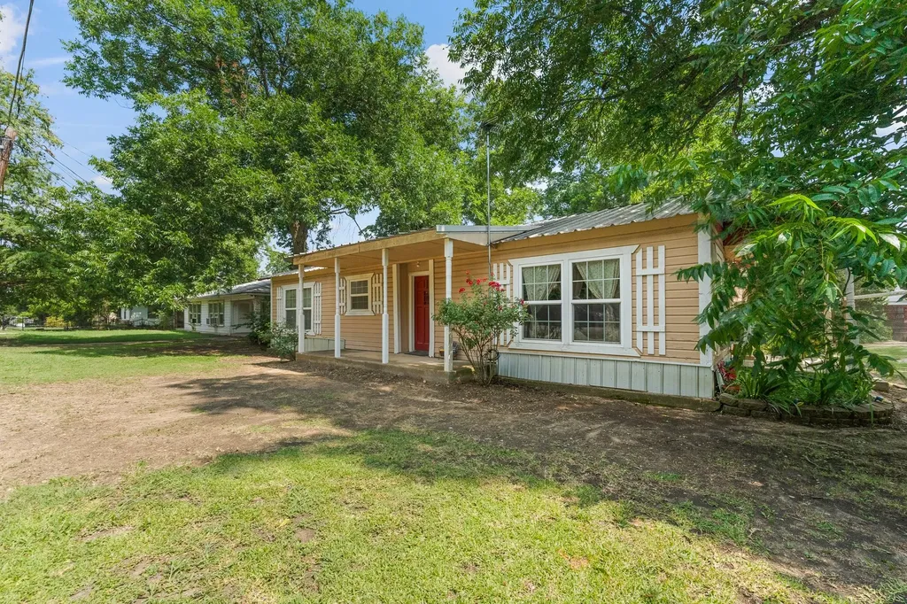 402 College Street Grandview TX 76050