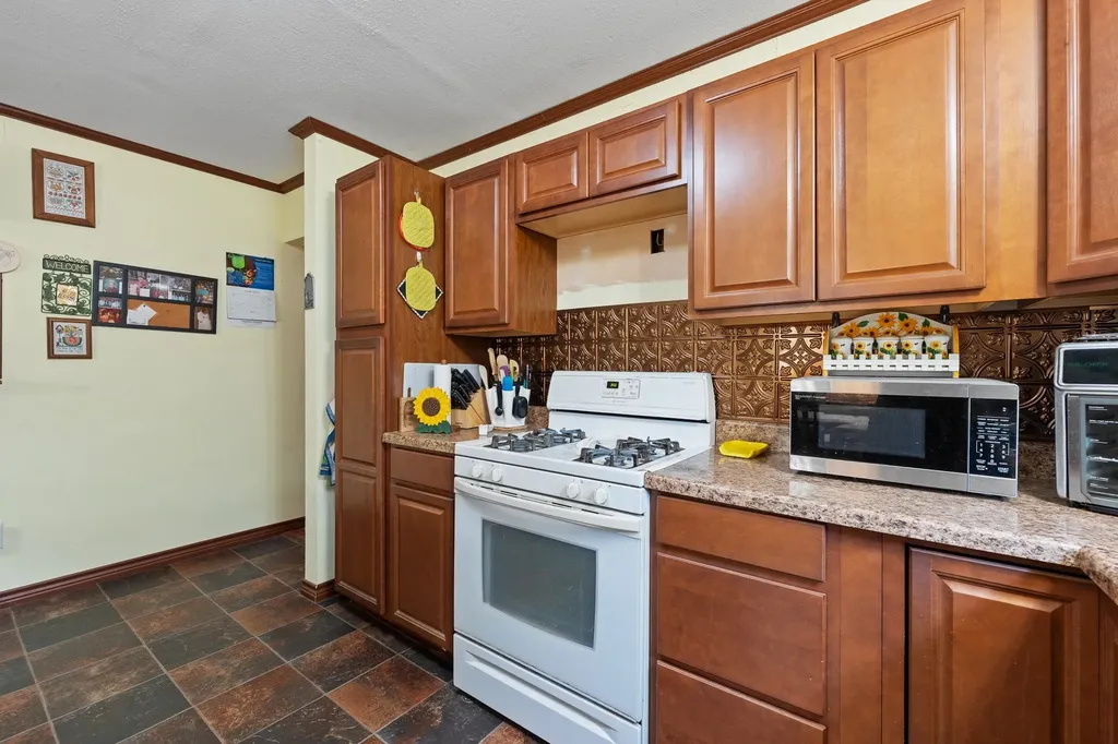 402 College Street Grandview TX 76050