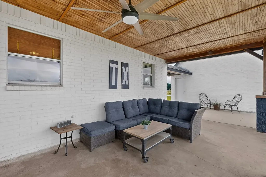 4689 County Road 2720 Caddo Mills TX 75135