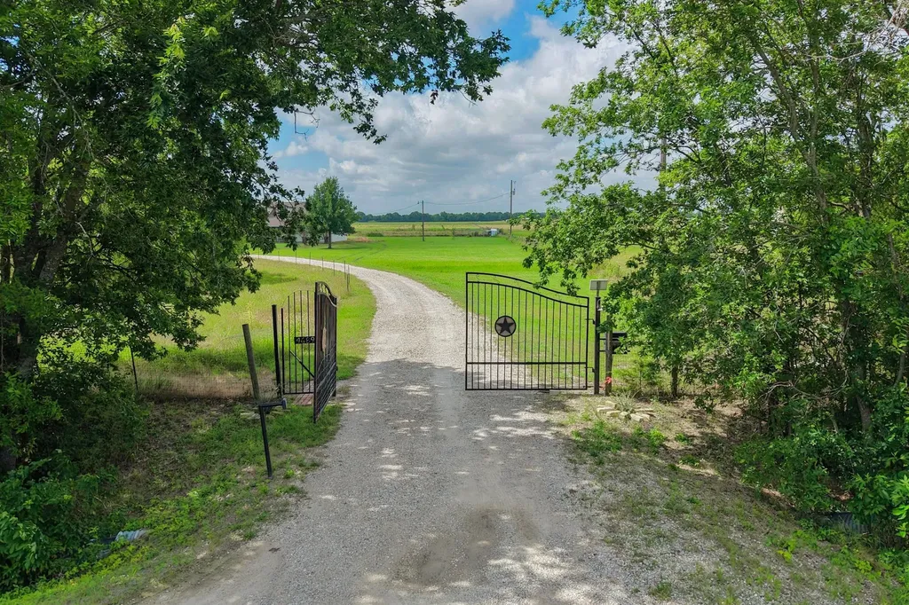 4689 County Road 2720 Caddo Mills TX 75135