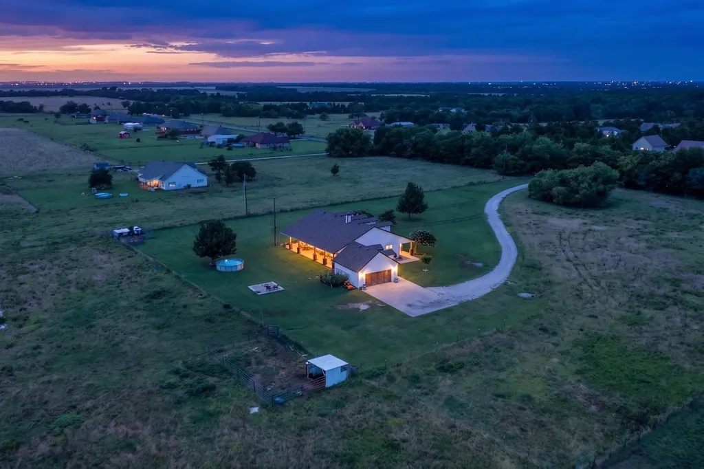 4689 County Road 2720 Caddo Mills TX 75135