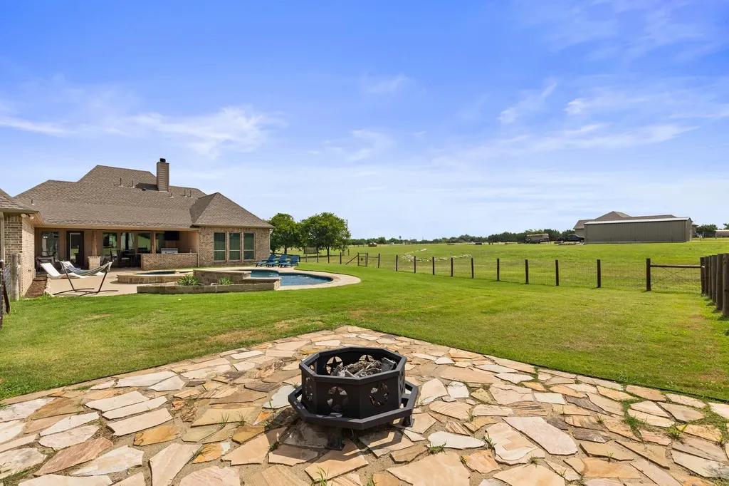 723 W Lee Avenue Whitney TX 76692