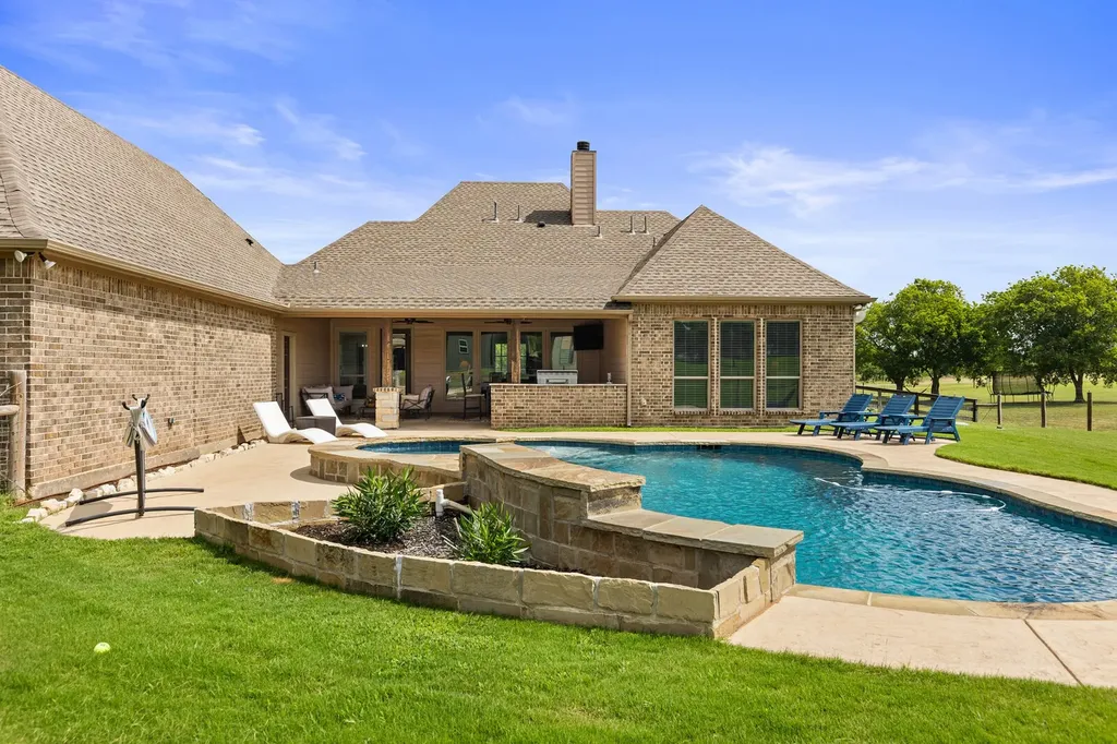 723 W Lee Avenue Whitney TX 76692