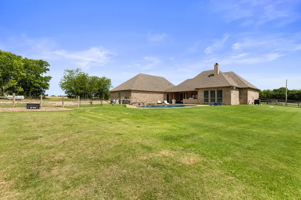 723 W Lee Avenue Whitney TX 76692