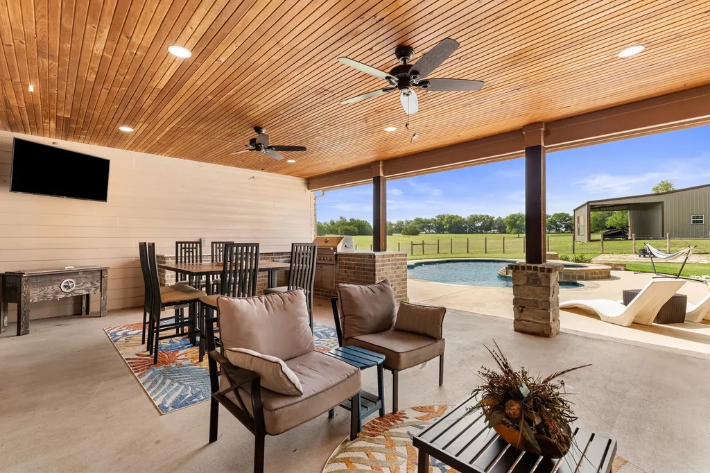 723 W Lee Avenue Whitney TX 76692