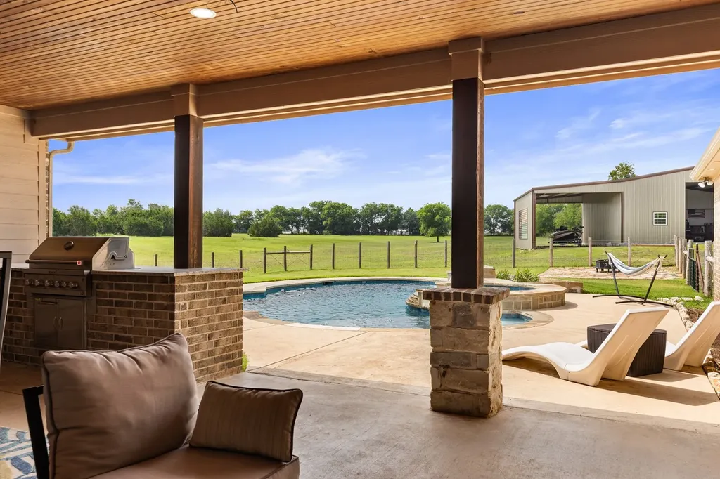 723 W Lee Avenue Whitney TX 76692