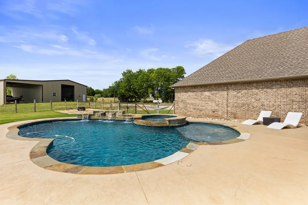723 W Lee Avenue Whitney TX 76692