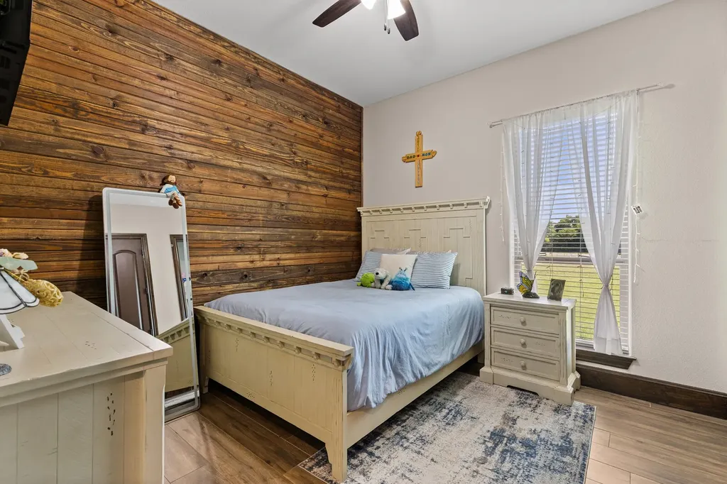 723 W Lee Avenue Whitney TX 76692