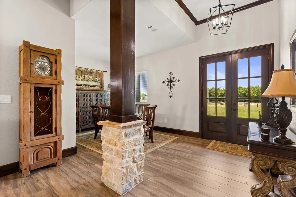 723 W Lee Avenue Whitney TX 76692