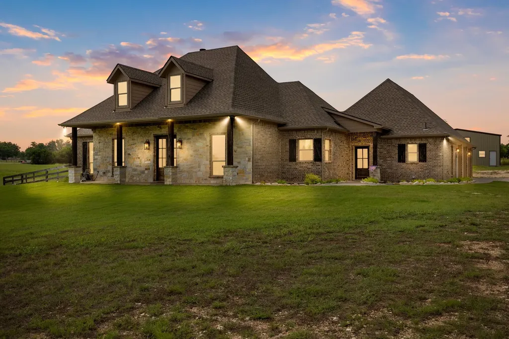 723 W Lee Avenue Whitney TX 76692