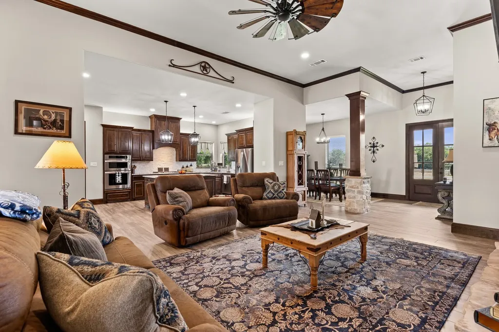 723 W Lee Avenue Whitney TX 76692