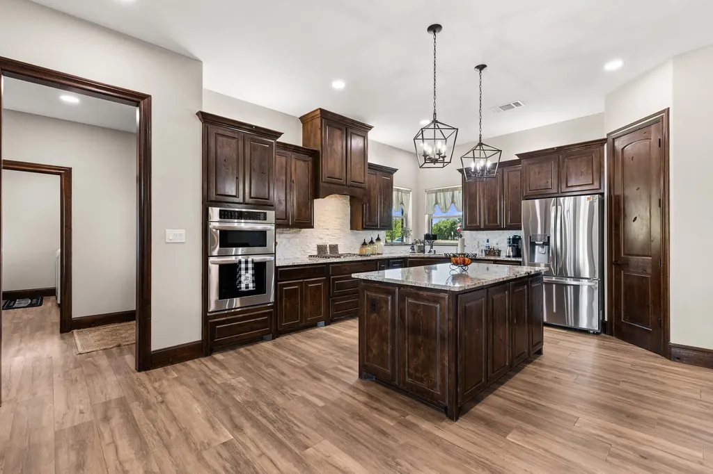 723 W Lee Avenue Whitney TX 76692