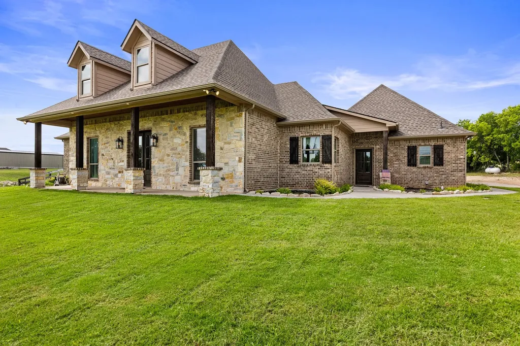 723 W Lee Avenue Whitney TX 76692