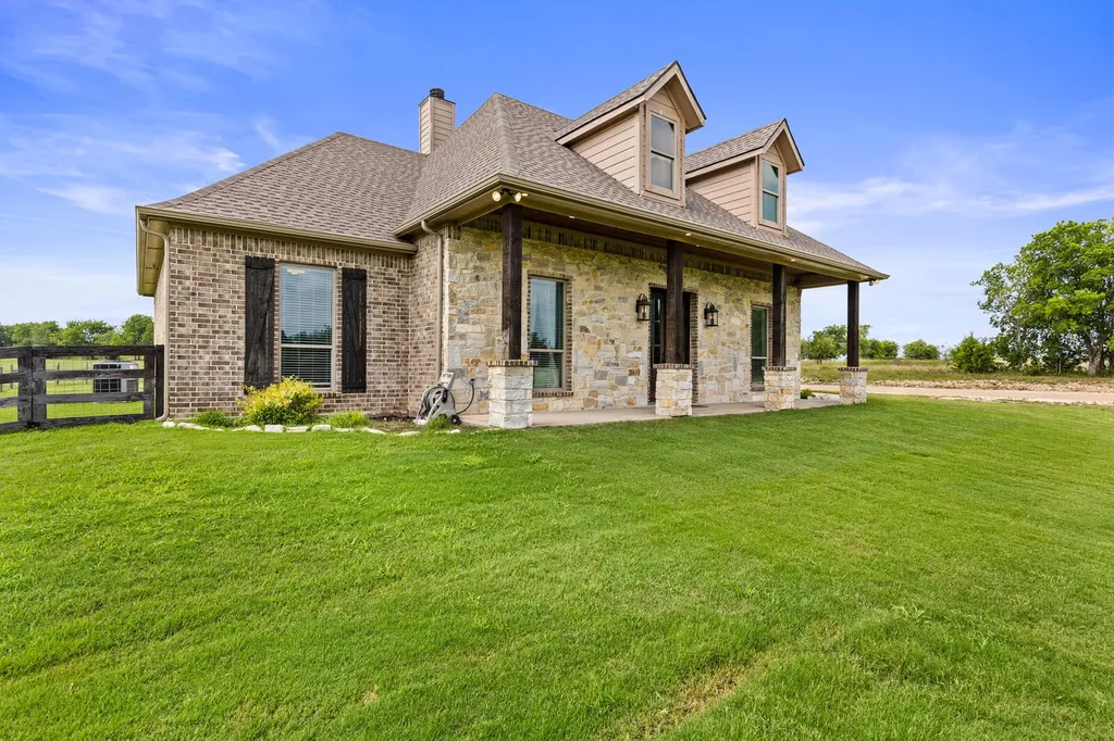 723 W Lee Avenue Whitney TX 76692