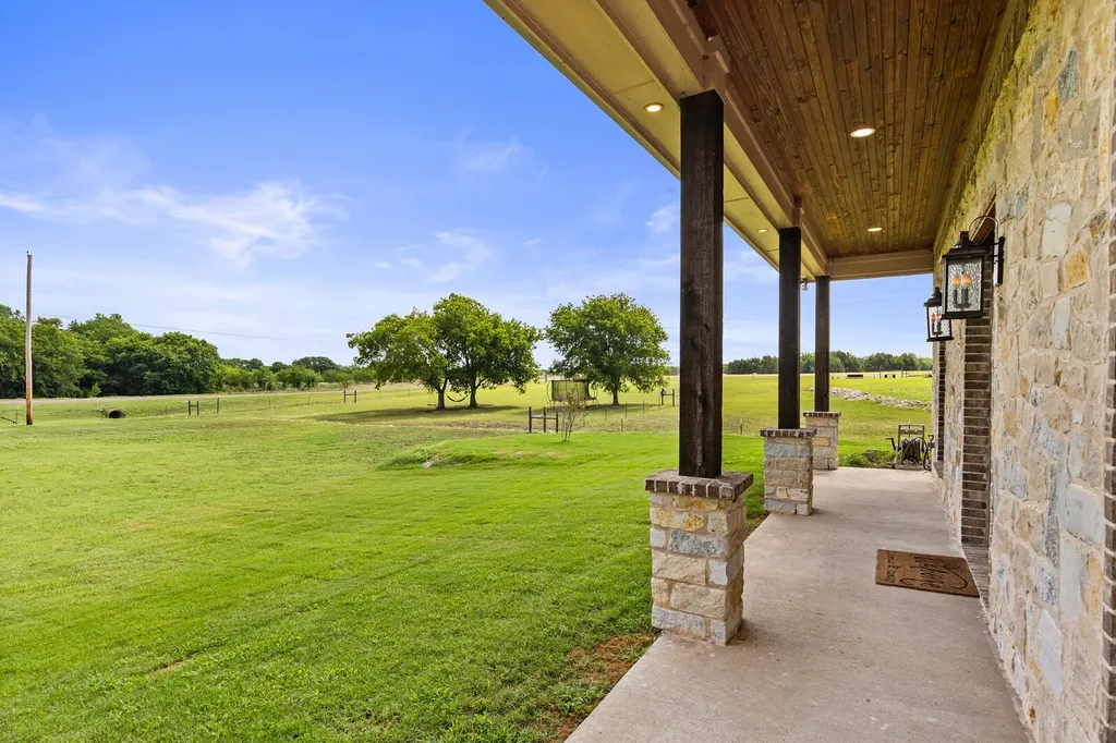 723 W Lee Avenue Whitney TX 76692