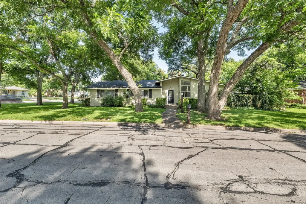 2500 N 42nd Street Waco TX 76710