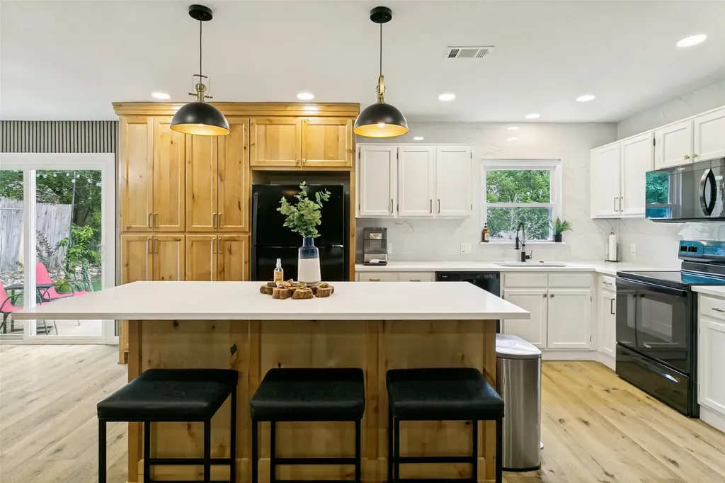 7833 Gaston Avenue Fort Worth TX 76116